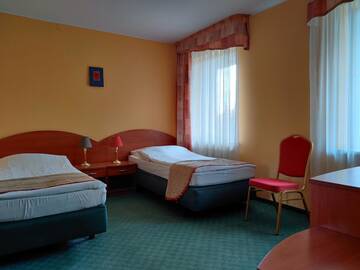 Фото номера Стандартный двухместный номер с 1 кроватью Отель HOTEL ŻUŁAWY г. Эльблонг 3