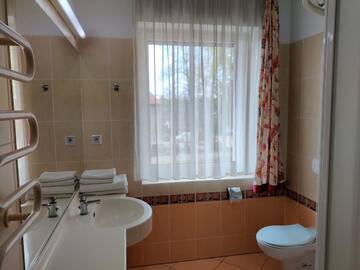 Фото номера Стандартный двухместный номер с 1 кроватью Отель HOTEL ŻUŁAWY г. Эльблонг 2