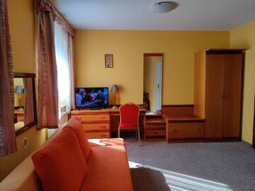 Фото номера Трехместный номер Отель HOTEL ŻUŁAWY г. Эльблонг 3